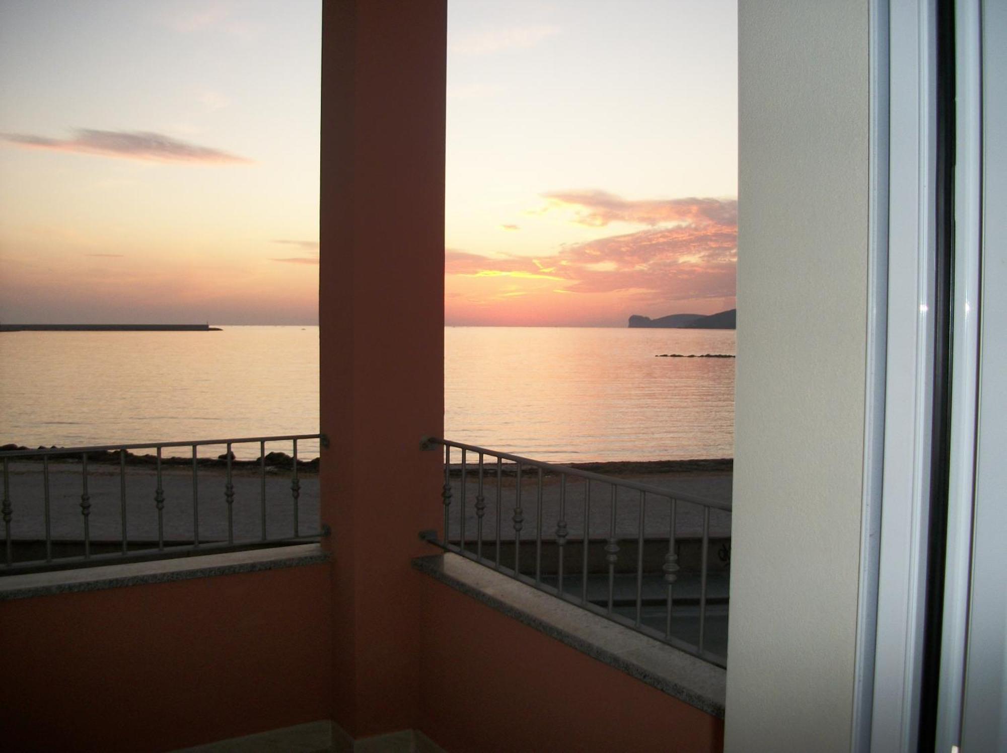 Guest House Sea Rooms Алгеро Екстериор снимка