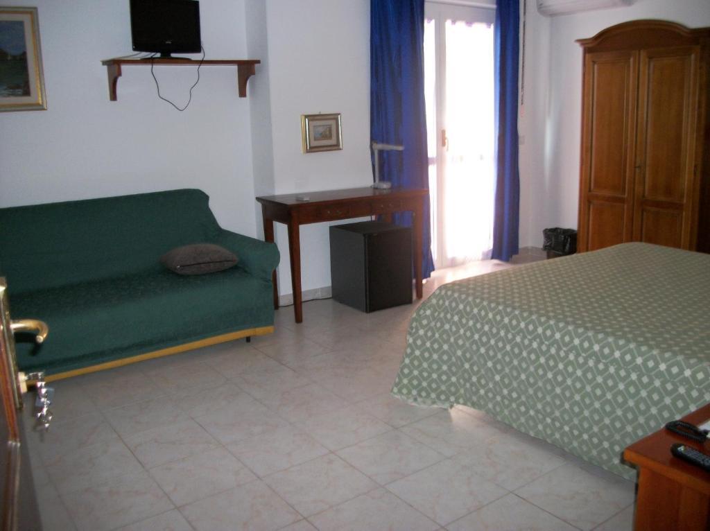 Guest House Sea Rooms Алгеро Стая снимка