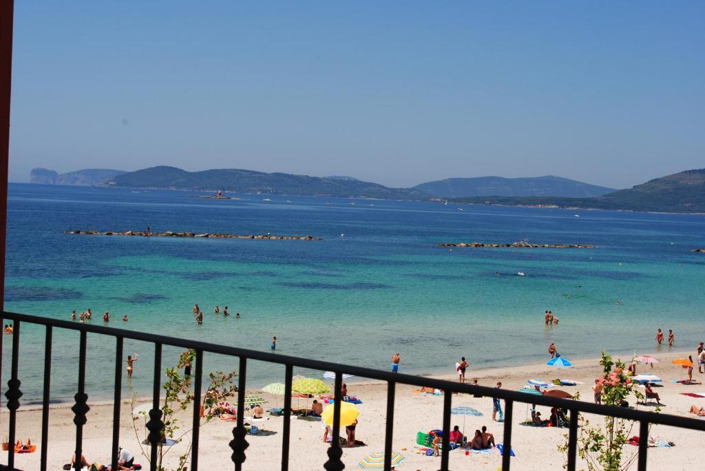 Guest House Sea Rooms Алгеро Стая снимка