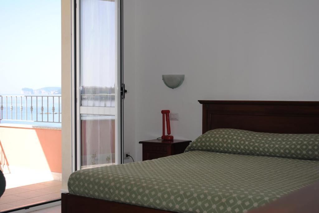 Guest House Sea Rooms Алгеро Стая снимка