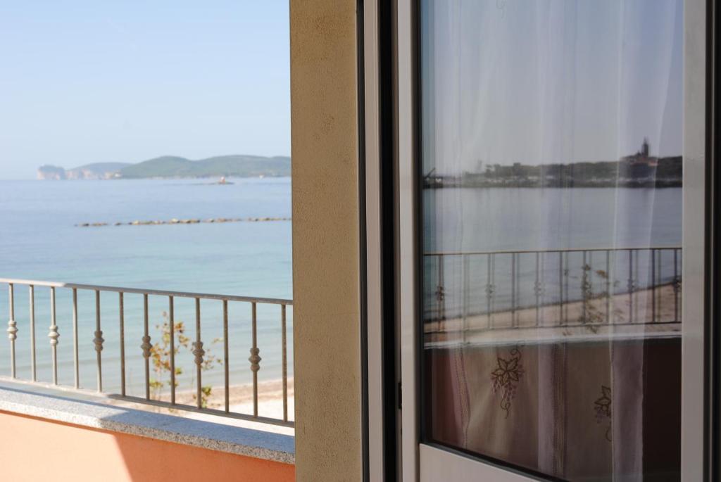 Guest House Sea Rooms Алгеро Стая снимка